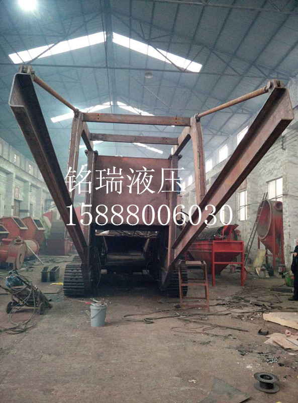 60噸移動破碎機泵統(tǒng)和底盤調(diào)試現(xiàn)場